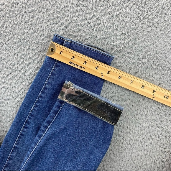 Judy Blue Medium Wash Distressed Skinny Jeans with Camo Print Patch Size 11/30 - Picture 12 of 15